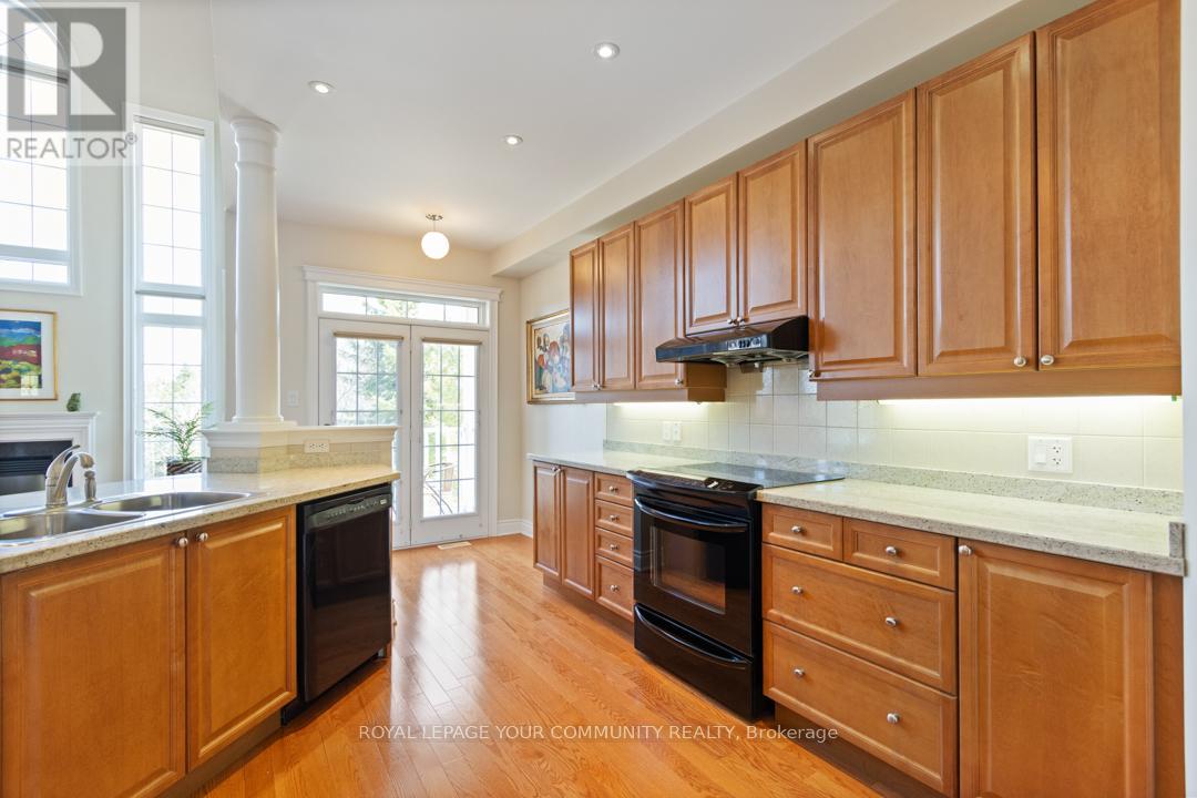 2 Stonecliffe Crescent, Aurora, Ontario  L4G 7Z7 - Photo 11 - N12113476