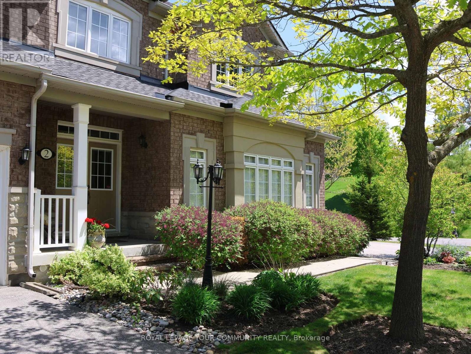 2 Stonecliffe Crescent, Aurora, Ontario  L4G 7Z7 - Photo 2 - N12113476