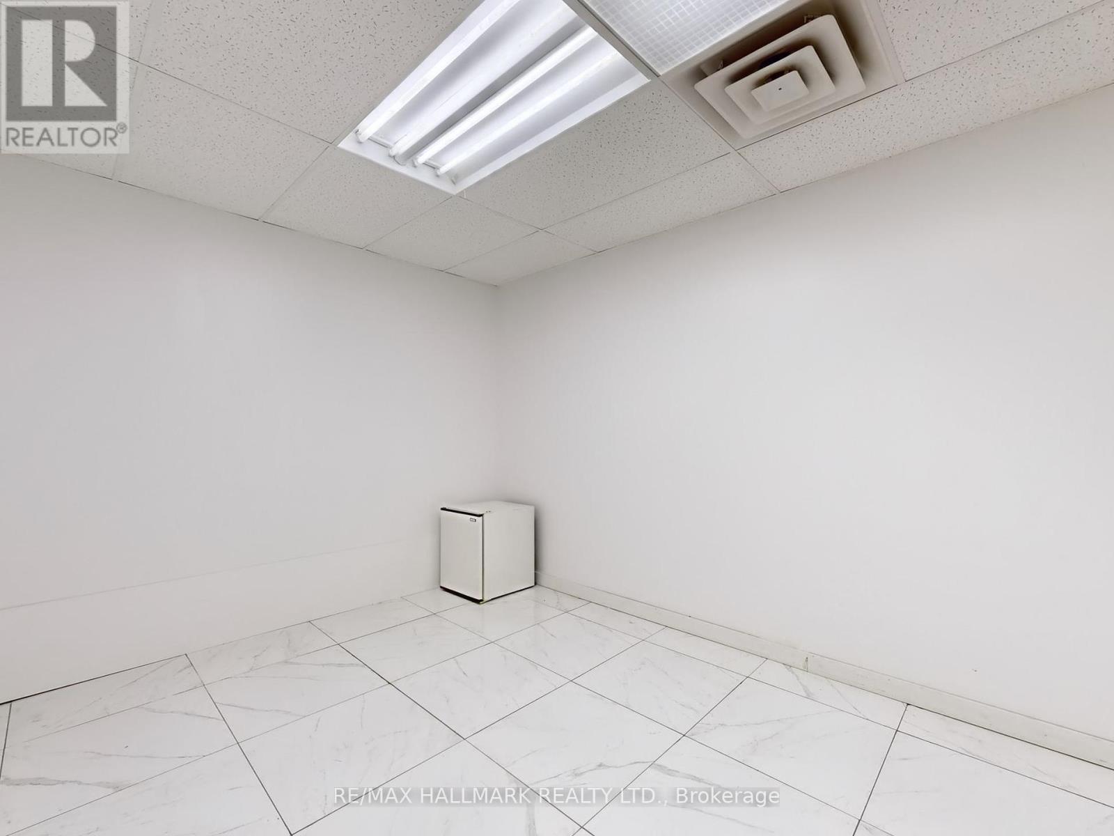 15187 Yonge Street, Aurora, Ontario  L4G 1L8 - Photo 29 - N12177210