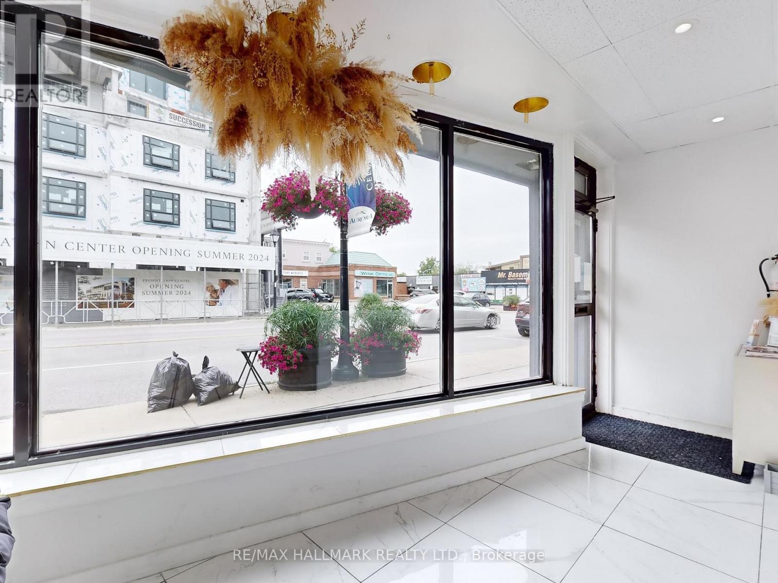 15187 Yonge Street, Aurora, Ontario  L4G 1L8 - Photo 4 - N12177210