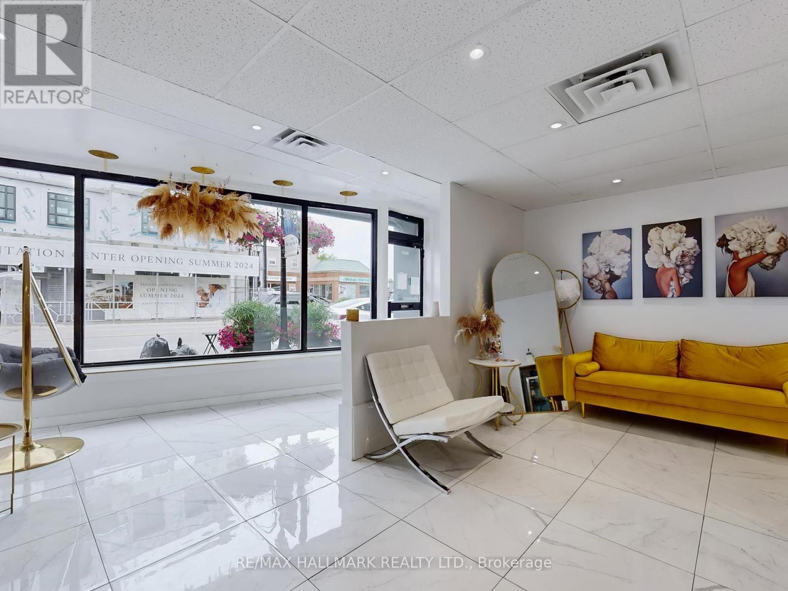 15187 Yonge Street, Aurora, Ontario  L4G 1L8 - Photo 9 - N12177210
