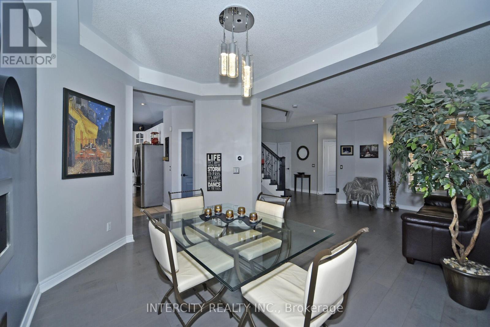122 Estate Garden Drive, Richmond Hill, Ontario  L4E 3V6 - Photo 10 - N12177256