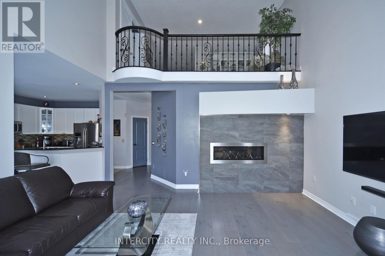 122 Estate Garden Drive, Richmond Hill, Ontario  L4E 3V6 - Photo 14 - N12177256
