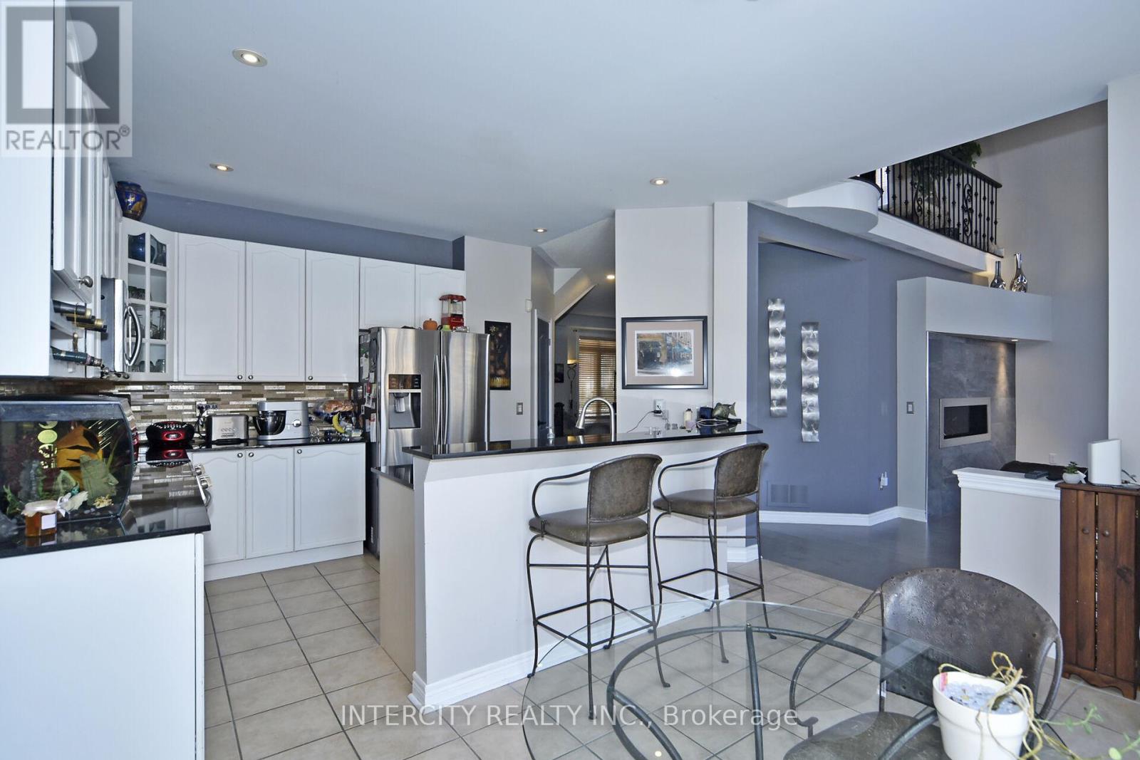 122 Estate Garden Drive, Richmond Hill, Ontario  L4E 3V6 - Photo 16 - N12177256