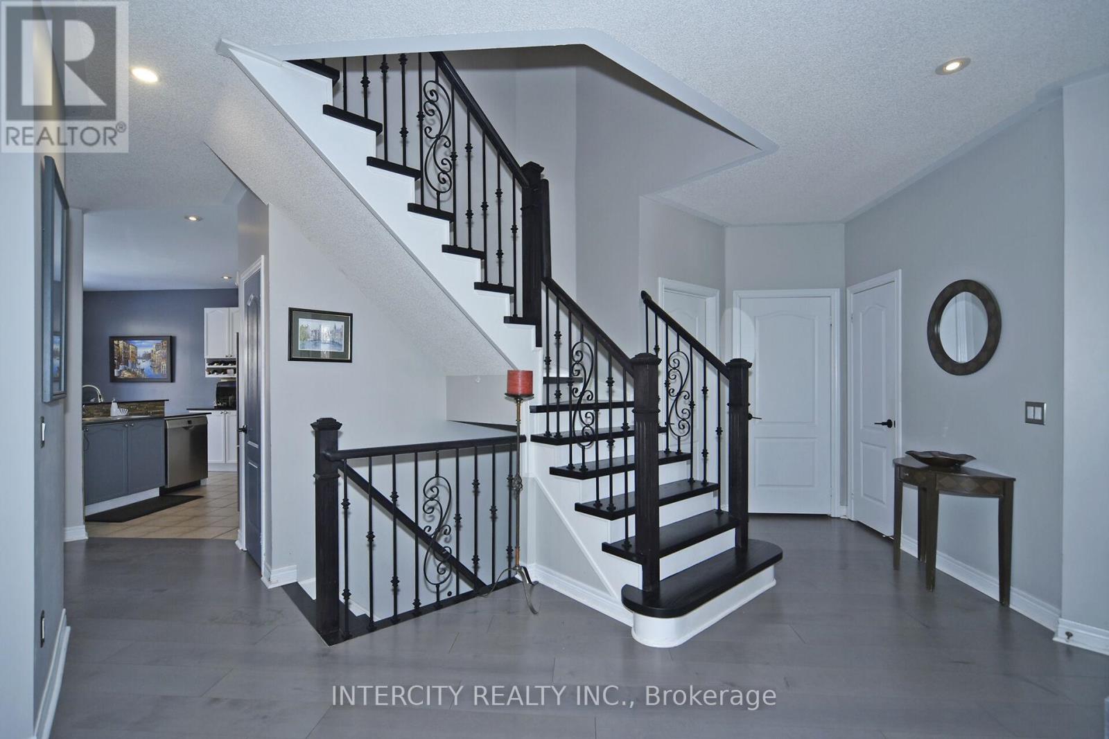 122 Estate Garden Drive, Richmond Hill, Ontario  L4E 3V6 - Photo 20 - N12177256