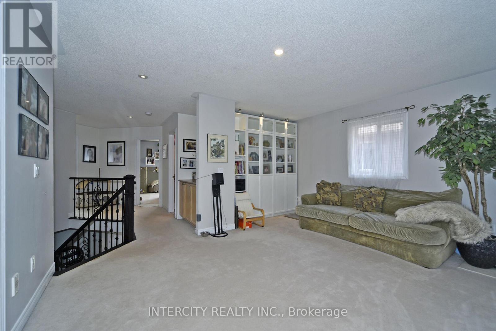 122 Estate Garden Drive, Richmond Hill, Ontario  L4E 3V6 - Photo 21 - N12177256