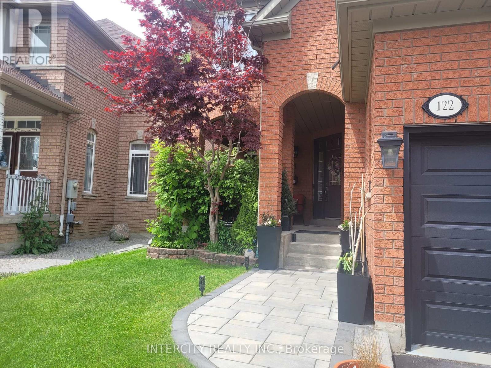 122 Estate Garden Drive, Richmond Hill, Ontario  L4E 3V6 - Photo 3 - N12177256