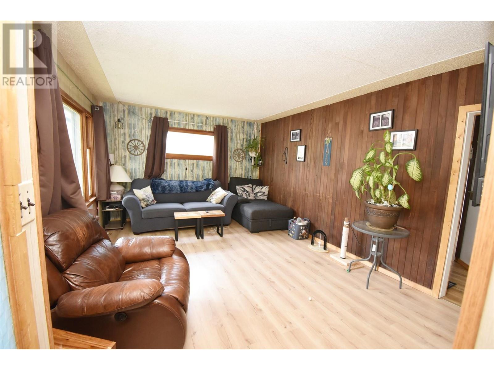 3011 38 Street, Vernon, British Columbia  V1T 6H7 - Photo 9 - 10349493