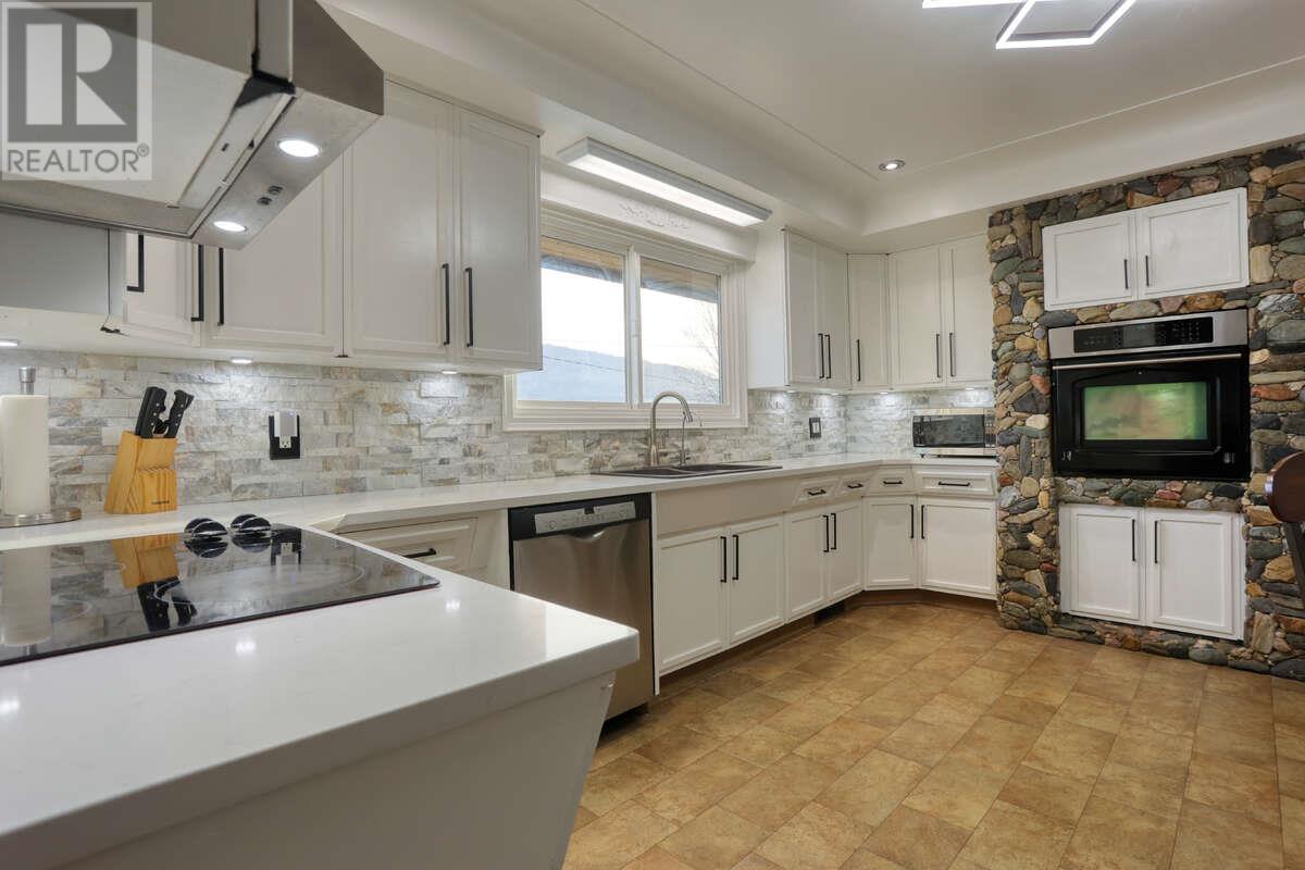 948 Warren Lane, Trail, British Columbia  V1R 3G7 - Photo 10 - 10349680