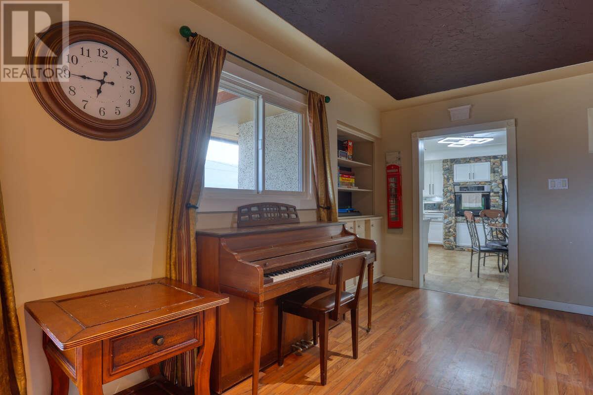 948 Warren Lane, Trail, British Columbia  V1R 3G7 - Photo 9 - 10349680