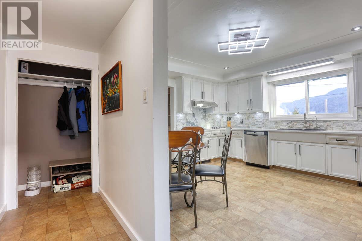 948 Warren Lane, Trail, British Columbia  V1R 3G7 - Photo 15 - 10349680