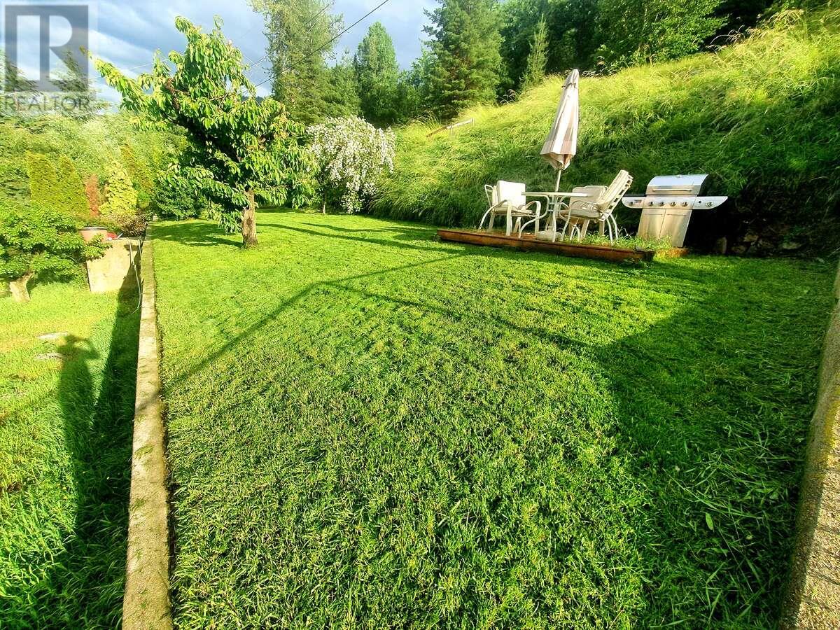 948 Warren Lane, Trail, British Columbia  V1R 3G7 - Photo 40 - 10349680