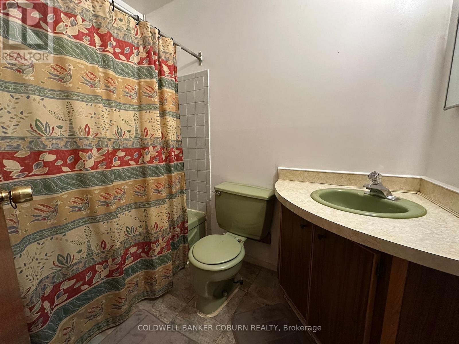 2211 St Laurent Boulevard, Ottawa, Ontario  K1G 1B1 - Photo 18 - X12036547