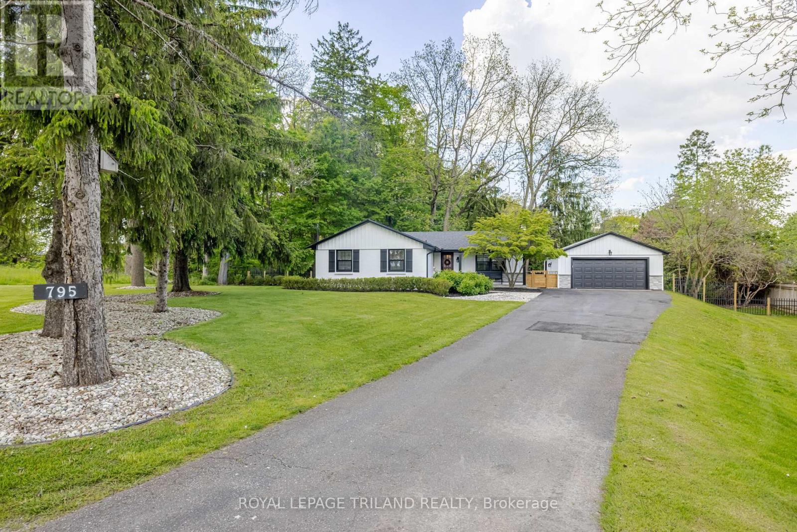 795 Commissioners Road W