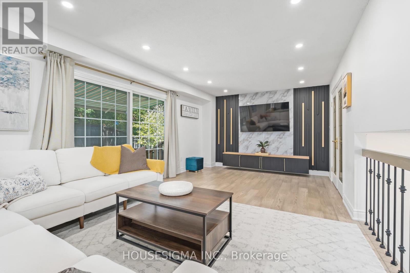 4212 Powderhorn Crescent, Mississauga (Erin Mills), Ontario  L5L 3B9 - Photo 2 - W12177272