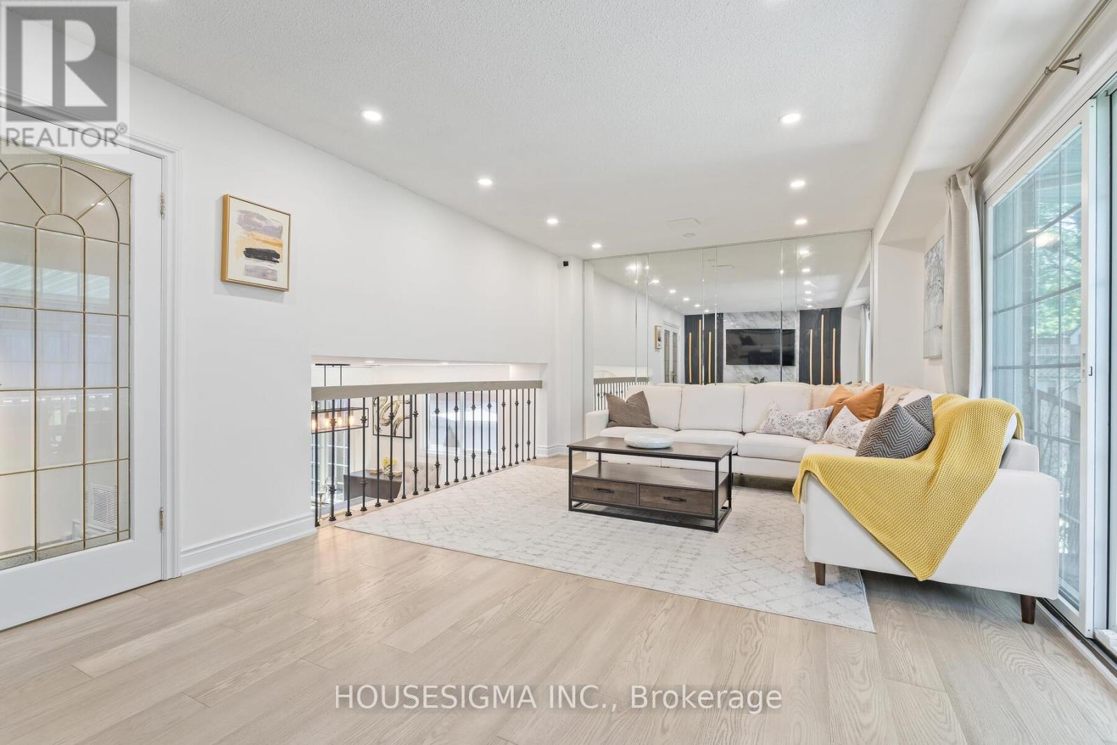 4212 Powderhorn Crescent, Mississauga (Erin Mills), Ontario  L5L 3B9 - Photo 3 - W12177272