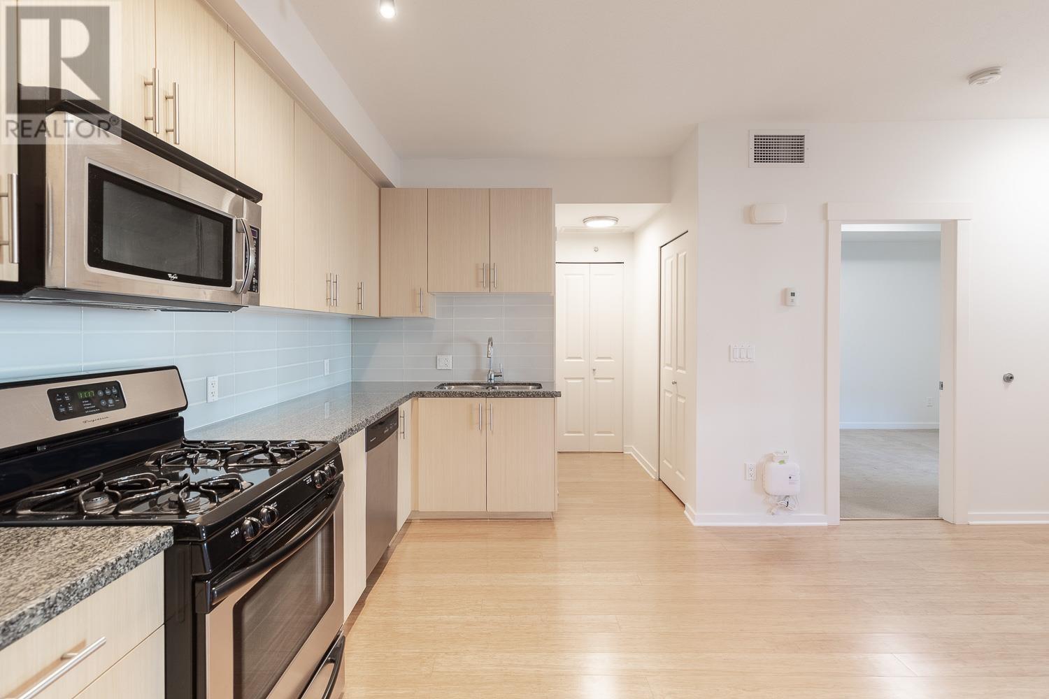 Listing Picture 3 of 26 : 203 6077 LONDON ROAD, Richmond / 烈治文 - 魯藝地產 Yvonne Lu Group - MLS Medallion Club Member