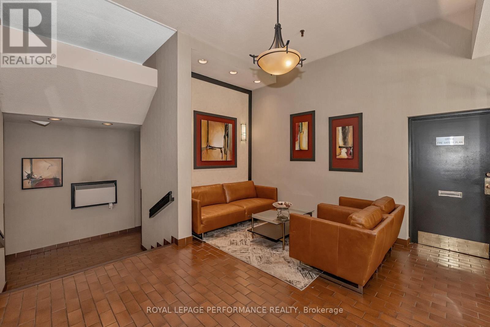 406 - 141 Somerset Street W, Ottawa, Ontario  K2P 2H1 - Photo 4 - X12177290