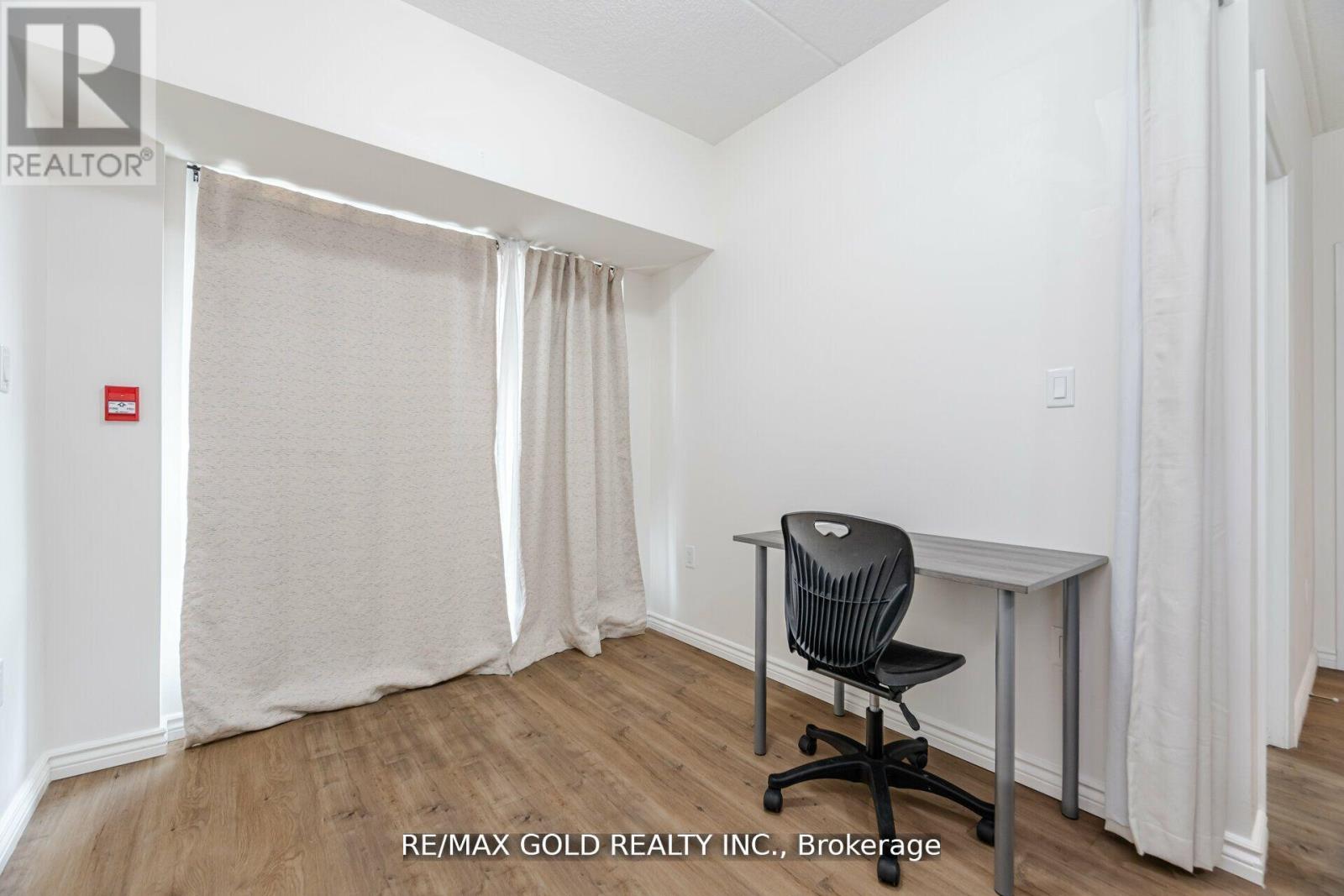 H101 - 275 Larch Street, Waterloo, Ontario  N2L 3R2 - Photo 14 - X12177221