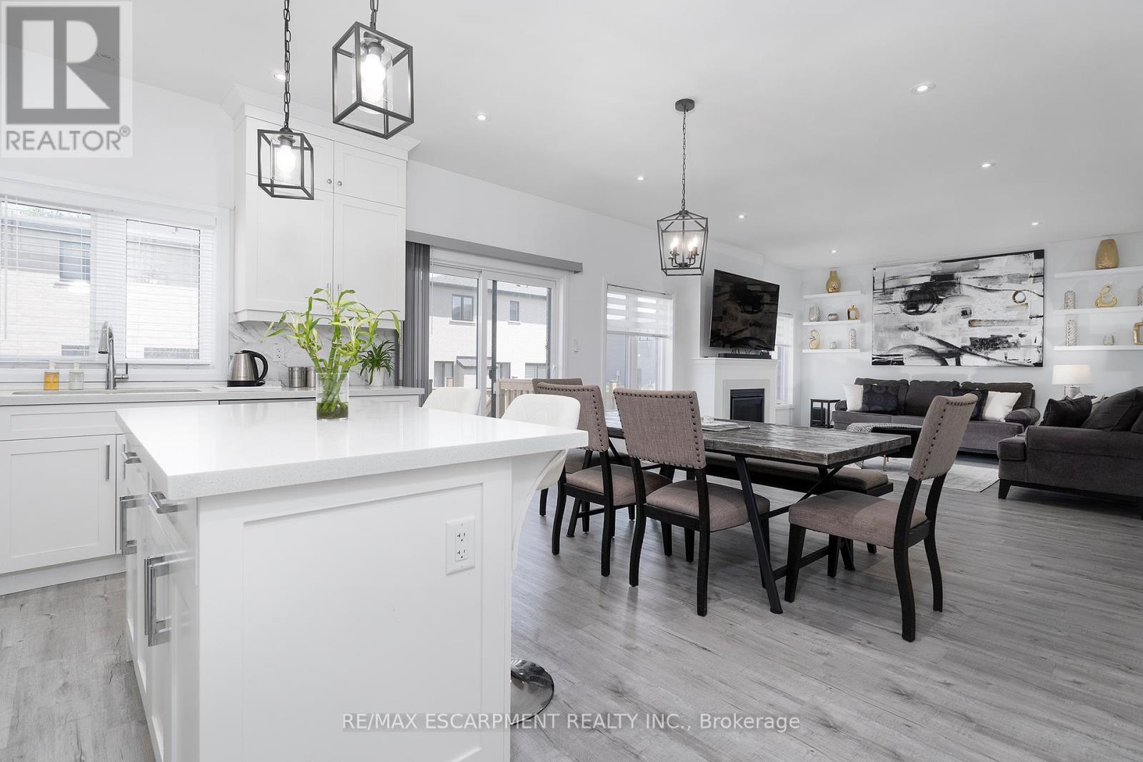 388 Klein Circle, Hamilton, Ontario  L9G 3K9 - Photo 14 - X12177225