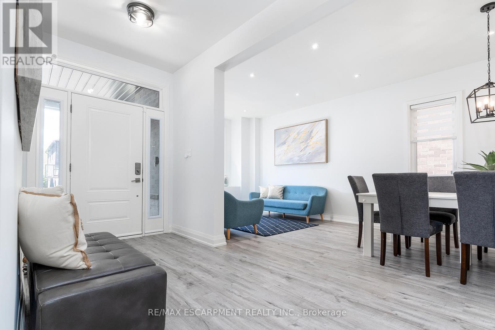 388 Klein Circle, Hamilton, Ontario  L9G 3K9 - Photo 2 - X12177225