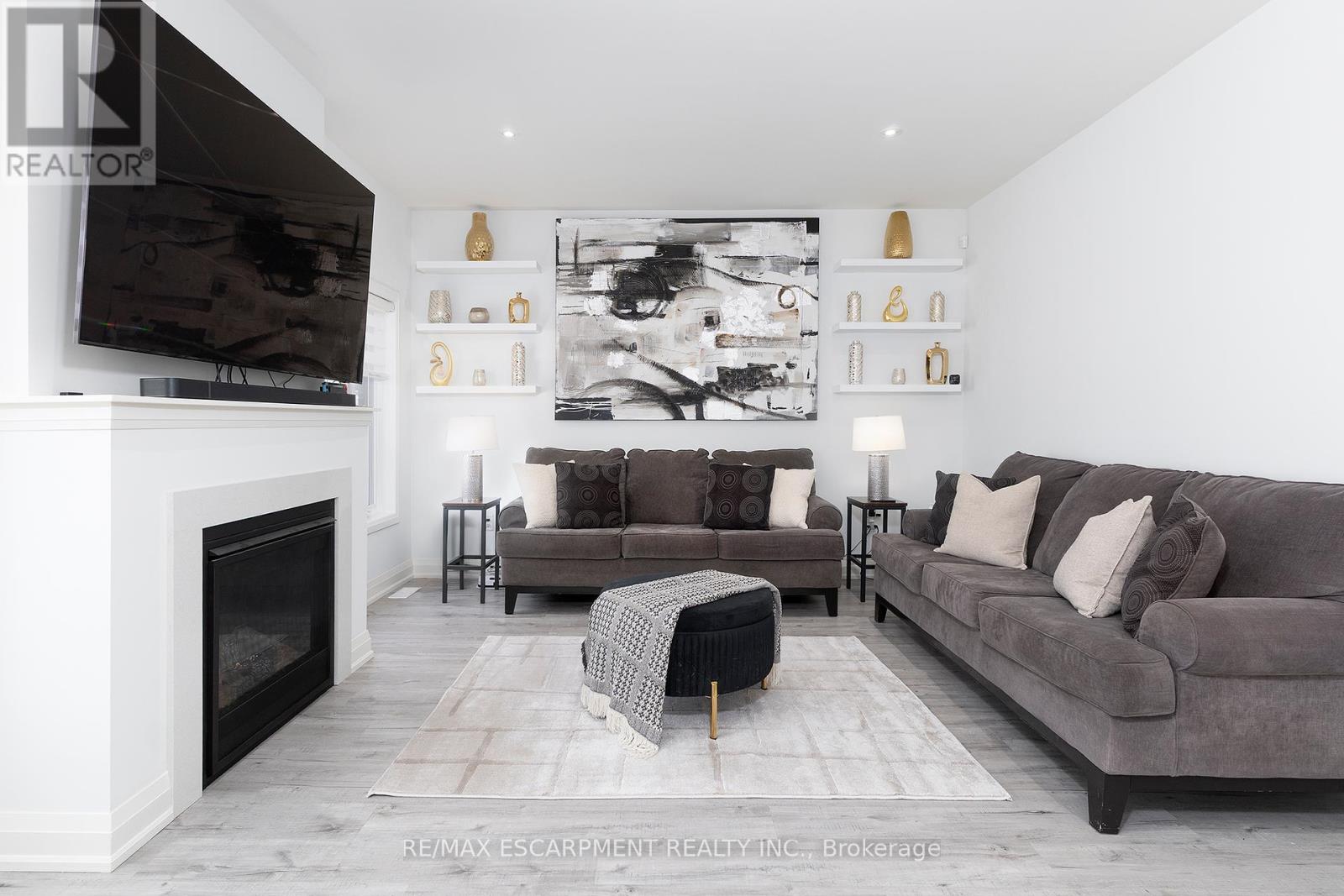 388 Klein Circle, Hamilton, Ontario  L9G 3K9 - Photo 8 - X12177225