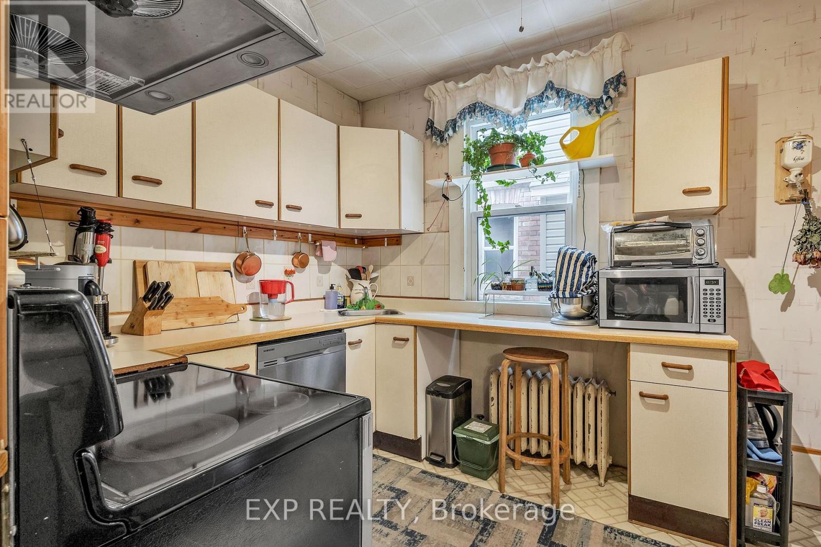 24 Burris Street, Hamilton (Gibson), Ontario  L8M 2J2 - Photo 17 - X12177236