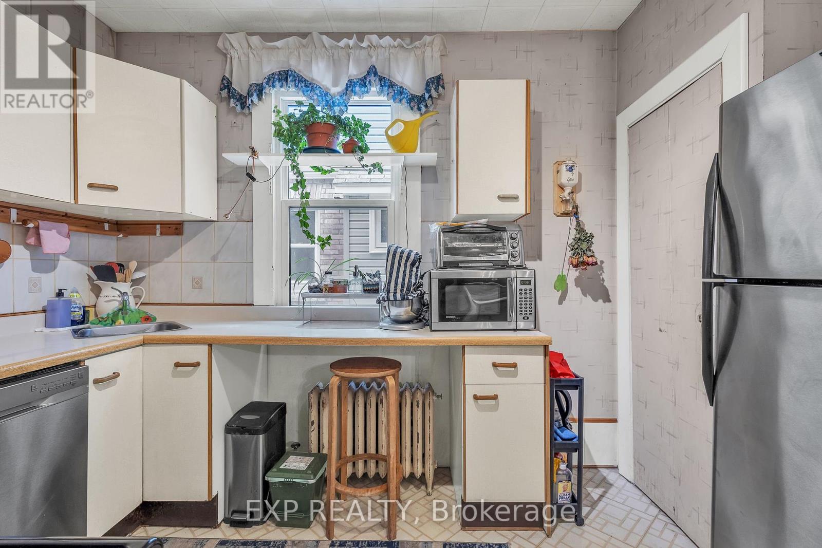 24 Burris Street, Hamilton (Gibson), Ontario  L8M 2J2 - Photo 20 - X12177236