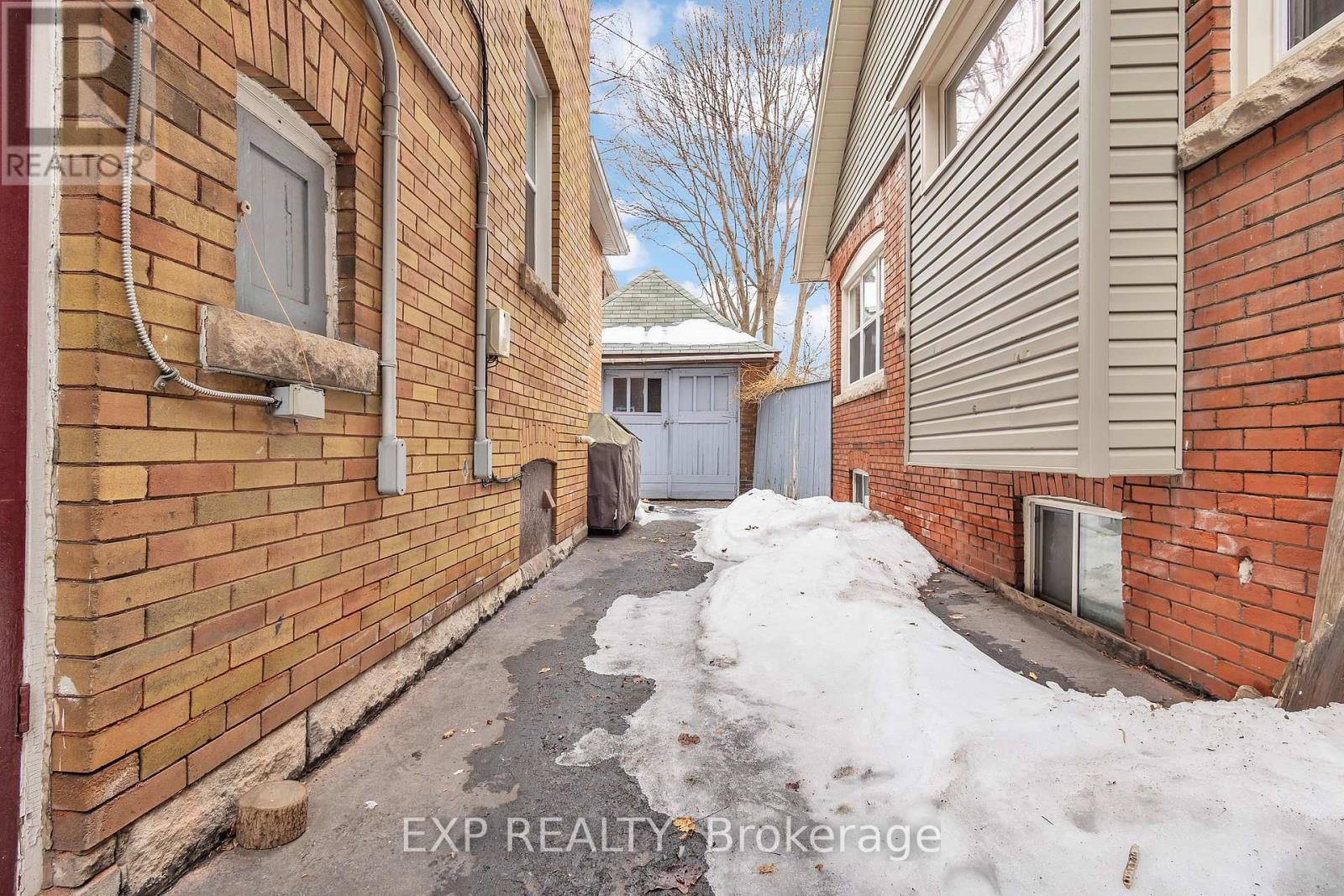 24 Burris Street, Hamilton (Gibson), Ontario  L8M 2J2 - Photo 37 - X12177236