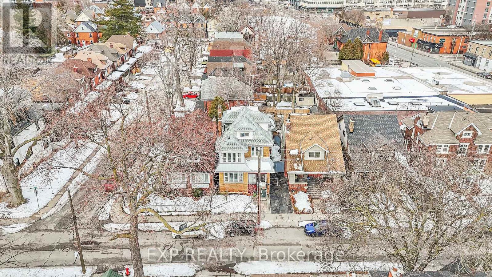 24 Burris Street, Hamilton (Gibson), Ontario  L8M 2J2 - Photo 4 - X12177236