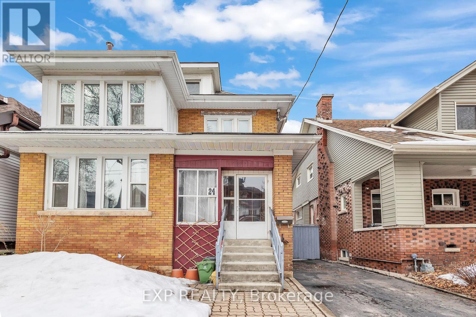 24 Burris Street, Hamilton (Gibson), Ontario  L8M 2J2 - Photo 5 - X12177236