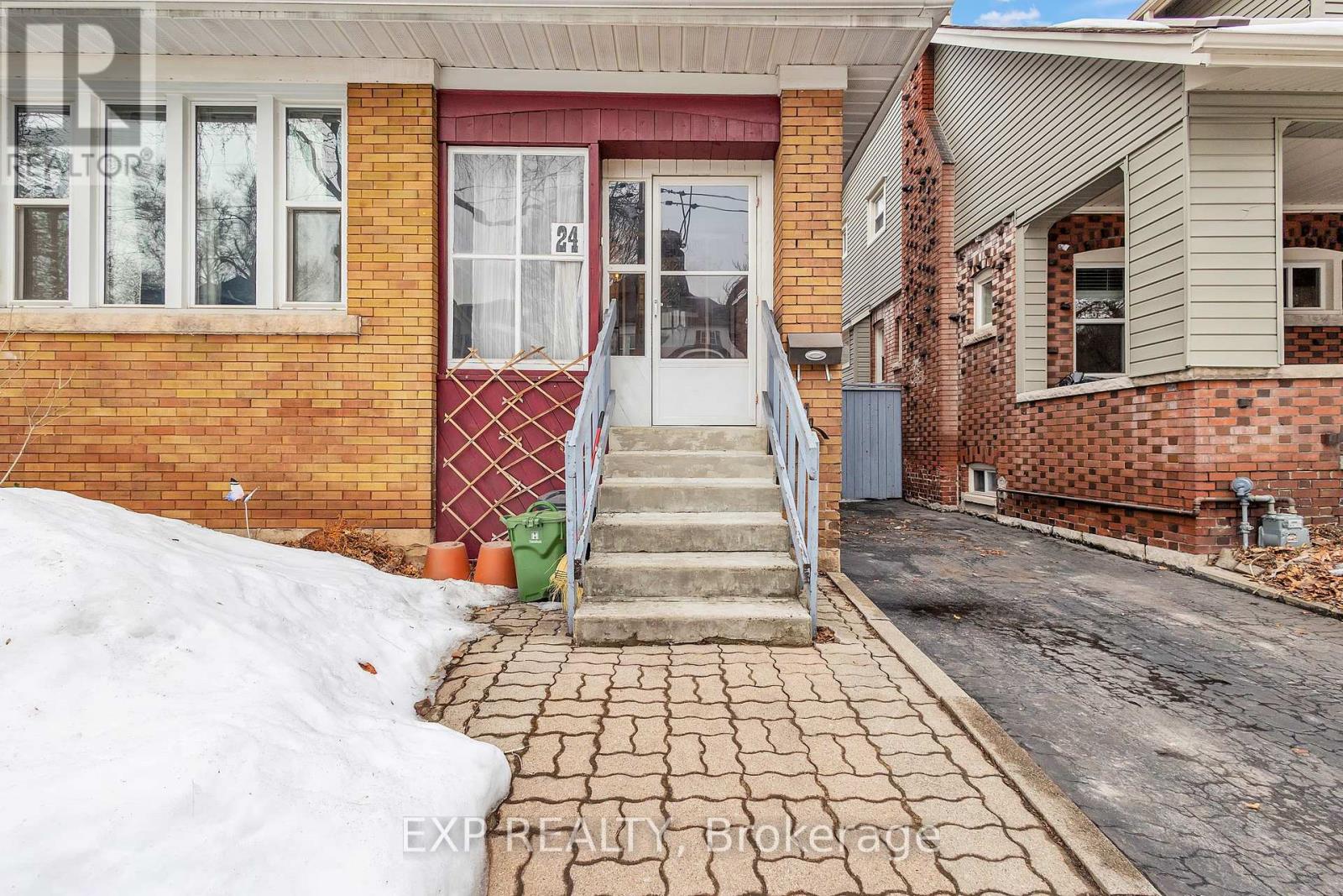 24 Burris Street, Hamilton (Gibson), Ontario  L8M 2J2 - Photo 6 - X12177236