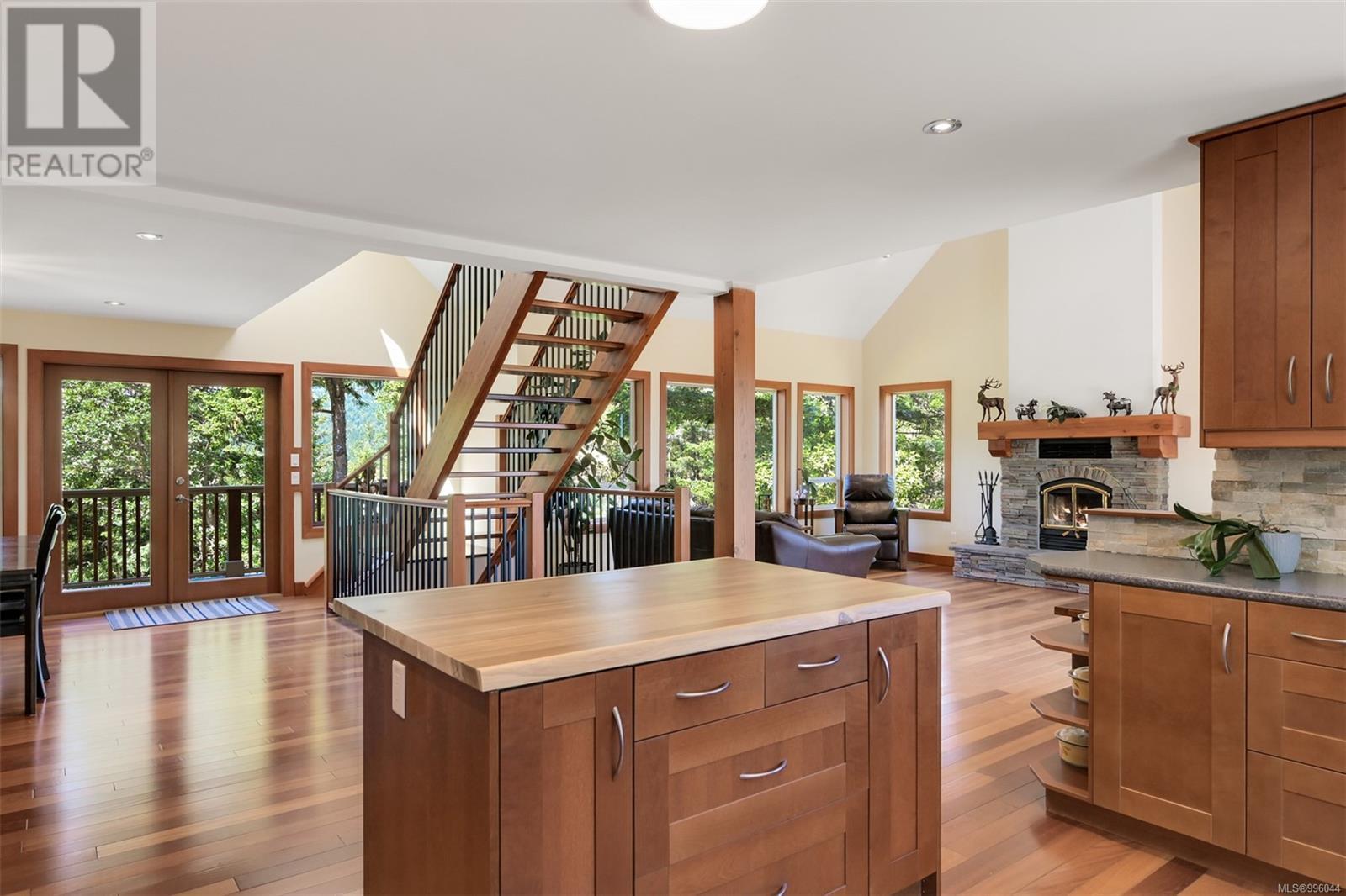 Property at 3060 Westridge Pl image 4