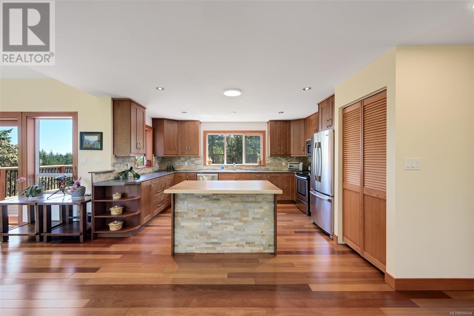 Property at 3060 Westridge Pl image 1