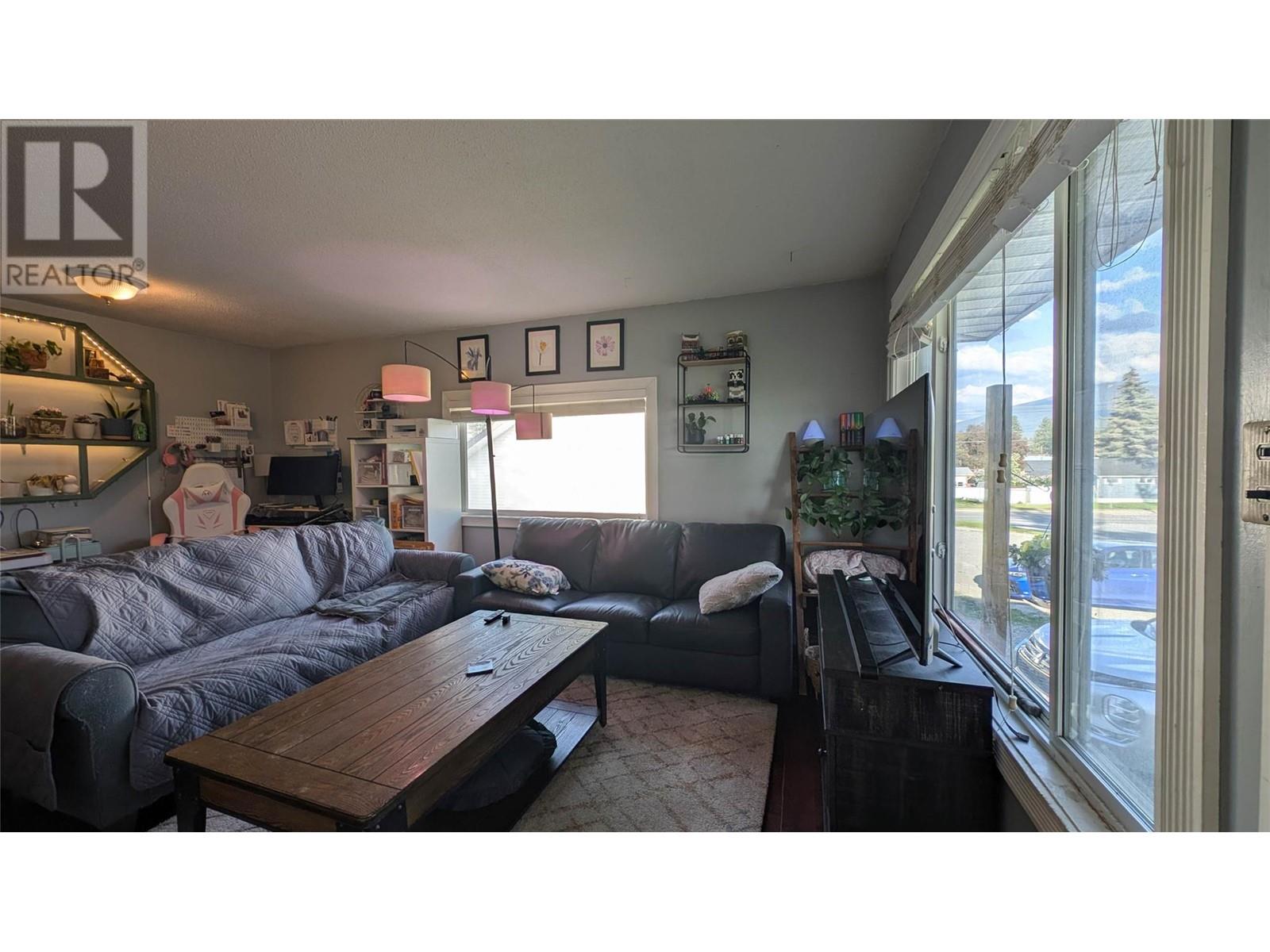 Property at 926 6th Street S image 5