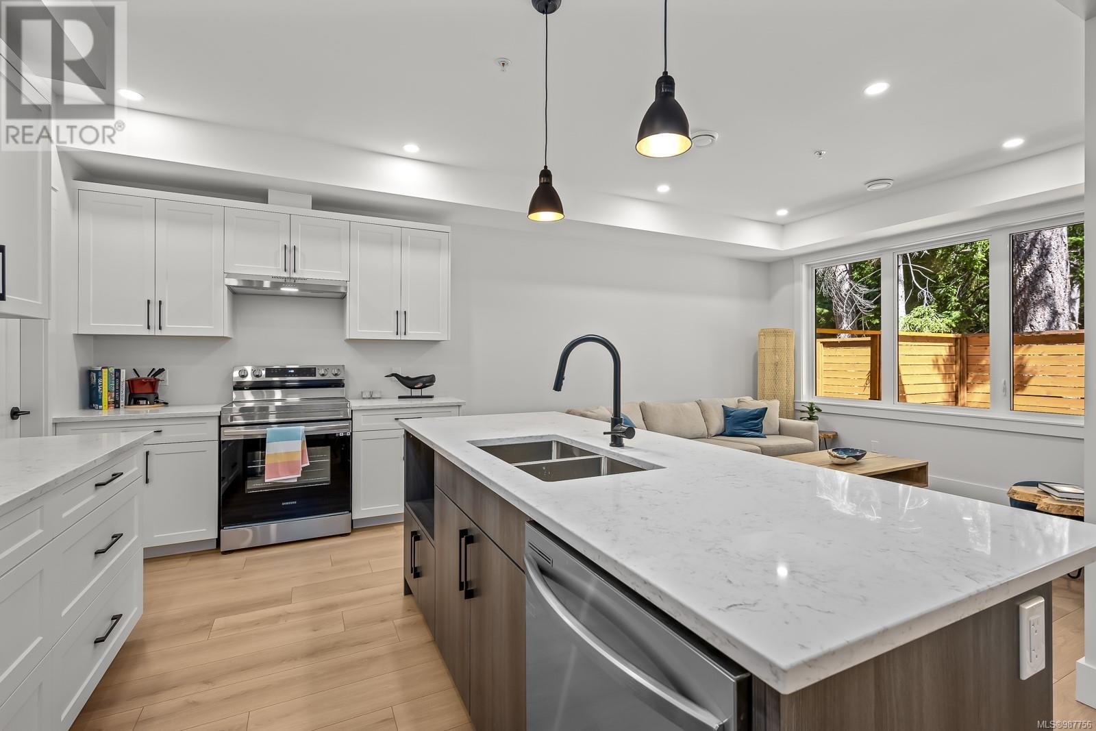 Property at 20 1090 Evergreen Rd image 3