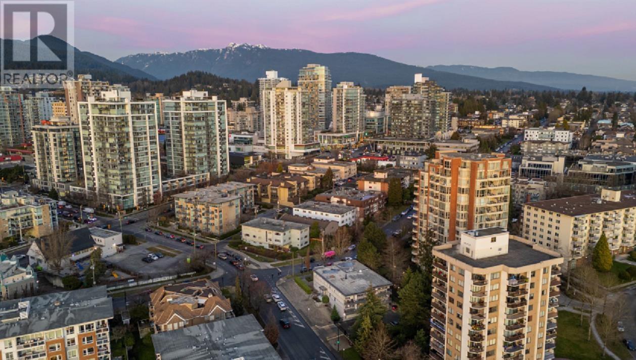 748 CHESTERFIELD AVENUE, North Vancouver, British Columbia