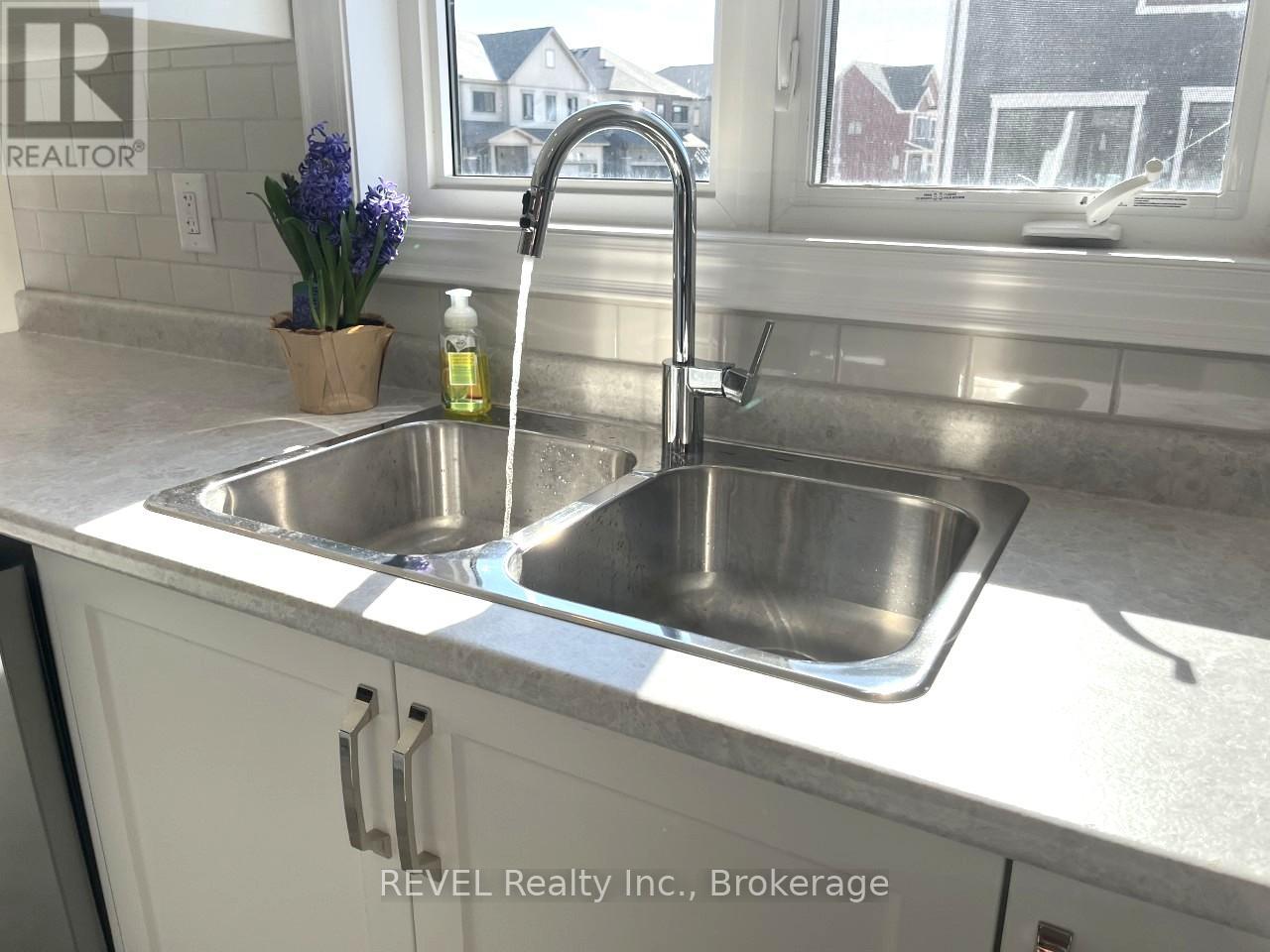 69 Concord Drive, Thorold (Rolling Meadows), Ontario  L2V 0K8 - Photo 15 - X12117381
