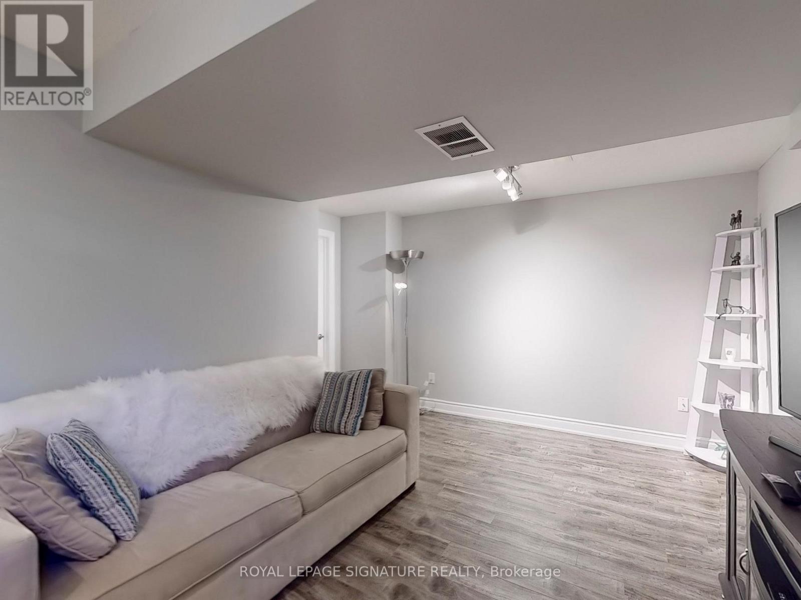 4 - 99 Panabaker Drive, Hamilton, Ontario  L9G 5E3 - Photo 21 - X12177282