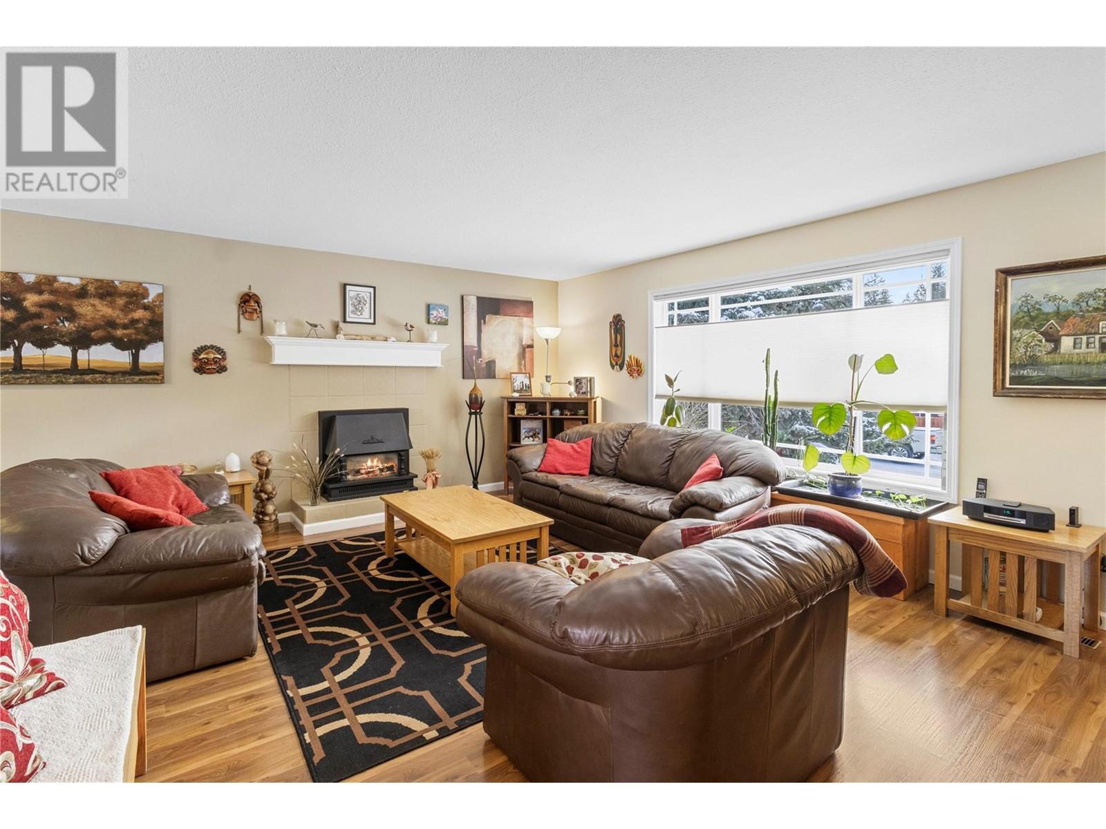 Property at 4651 71 Avenue NE image 3