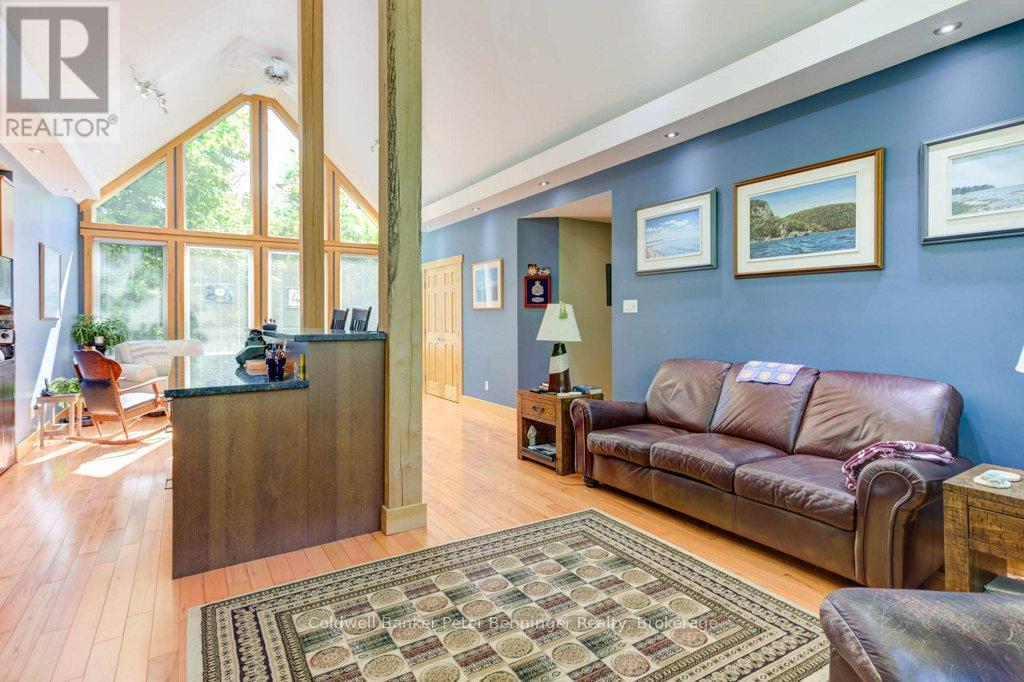 32 Pine Forest Drive, South Bruce Peninsula, Ontario  N0H 1P0 - Photo 11 - X12177331