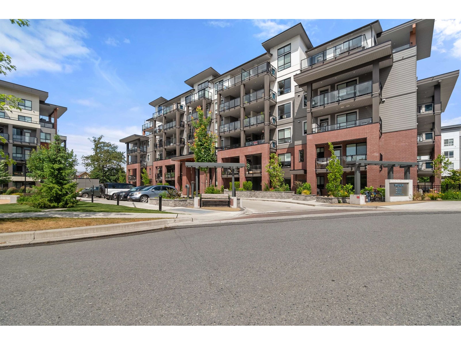 Property at 103 45511 CAMPUS DRIVE image 4