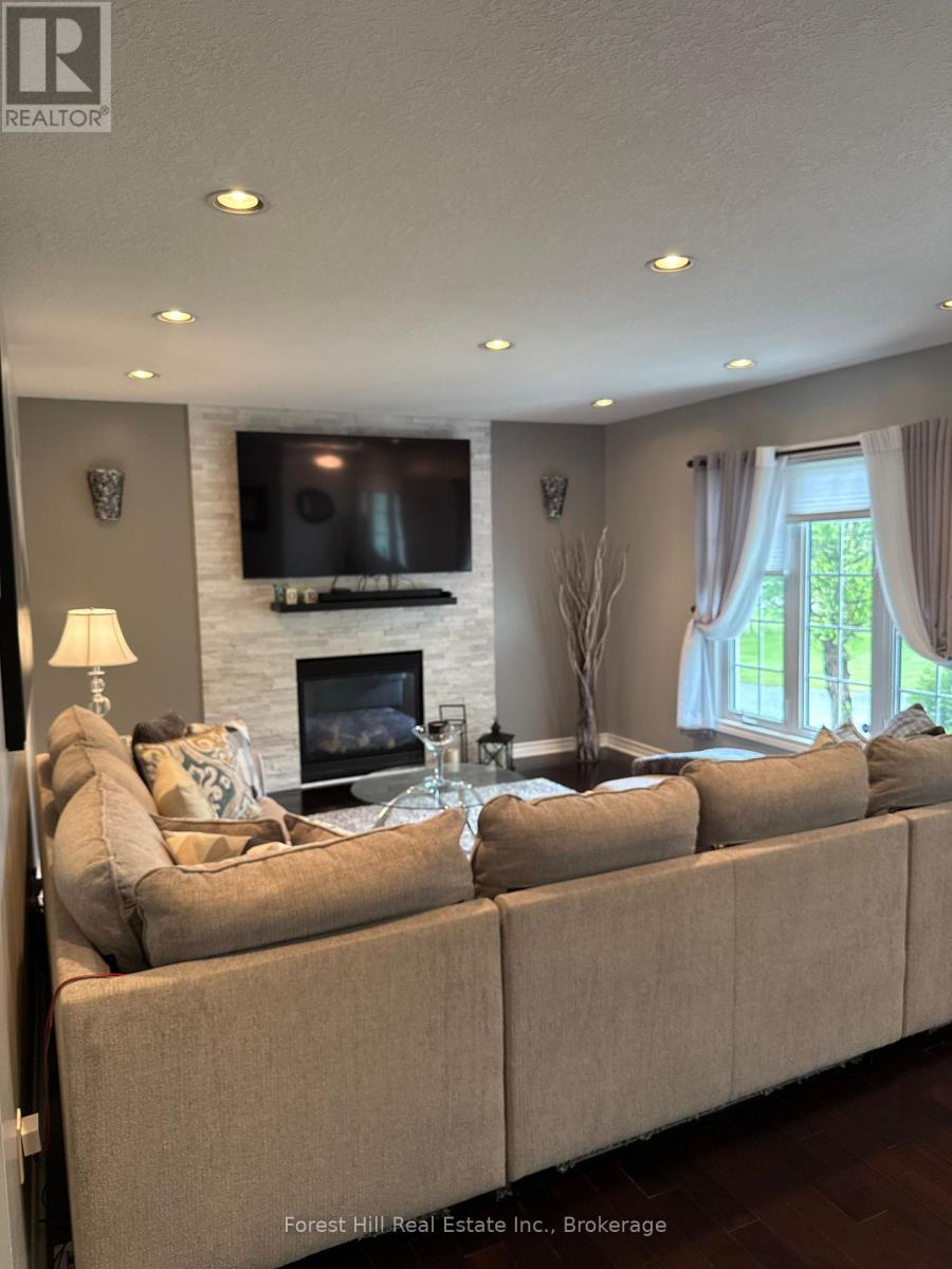 27 Greengables Drive, Oro-Medonte, Ontario  L0L 1T0 - Photo 7 - S12171707