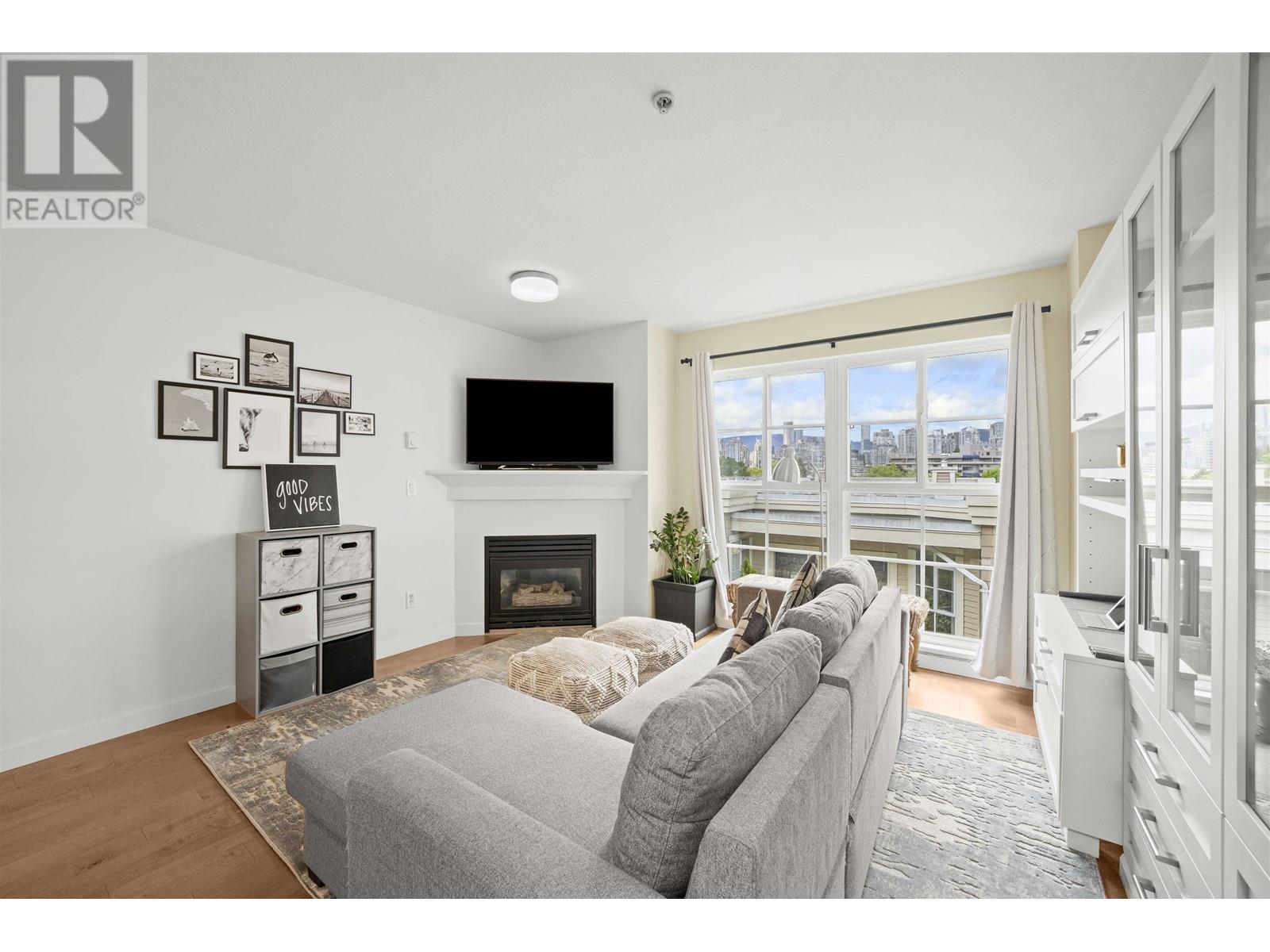 Property at 317 678 W 7TH AVENUE image 4
