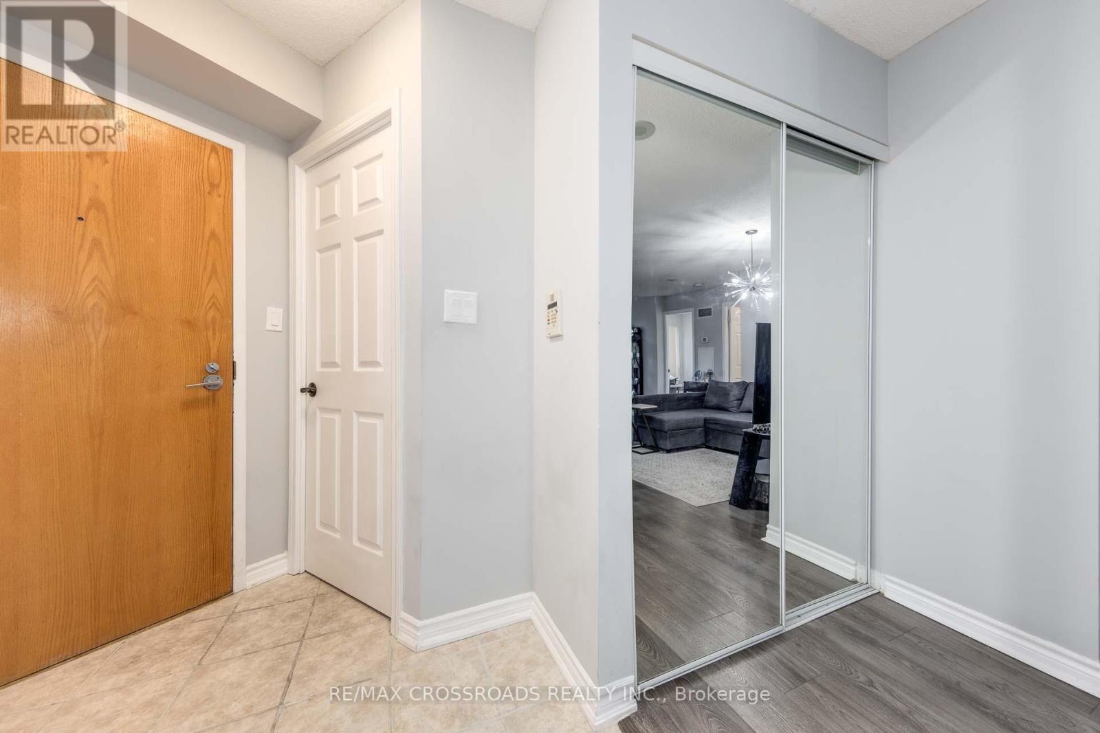 203 - 7 Lorraine Drive, Toronto, Ontario  M2N 7H2 - Photo 3 - C12177302