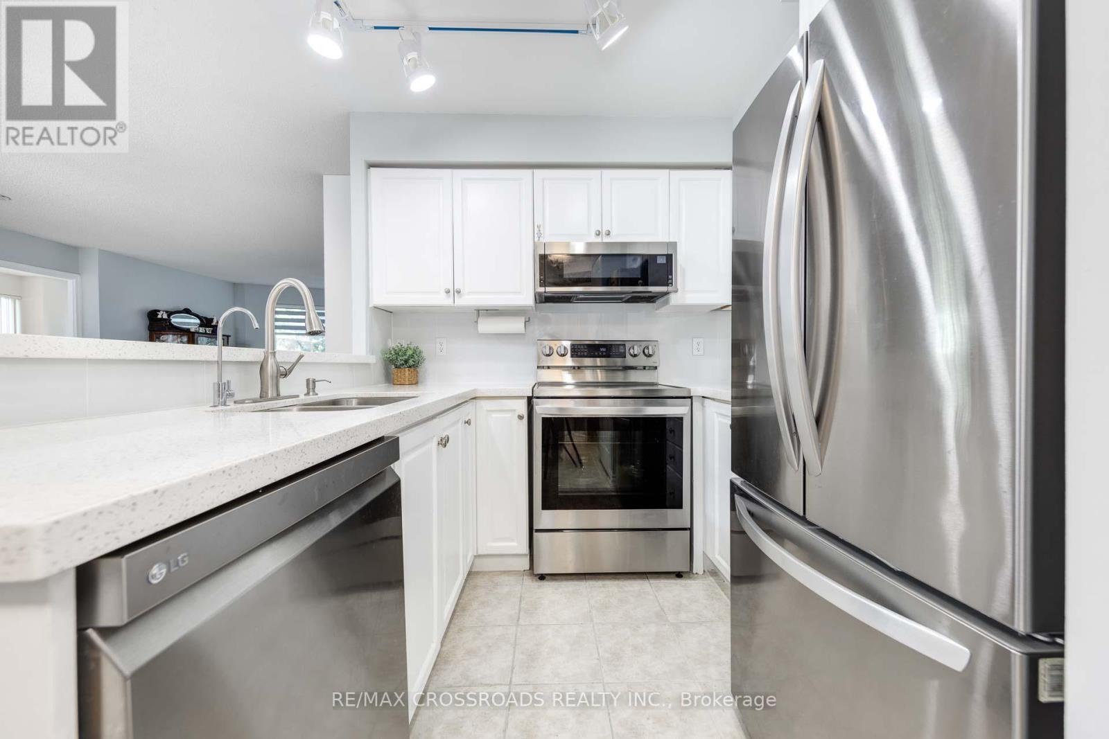 203 - 7 Lorraine Drive, Toronto, Ontario  M2N 7H2 - Photo 5 - C12177302