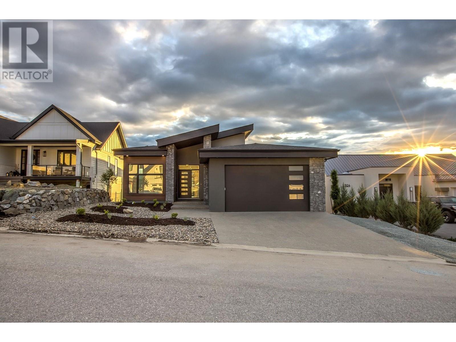 920 Mt Griffin Road, Vernon, British Columbia  V1B 0A5 - Photo 2 - 10348510