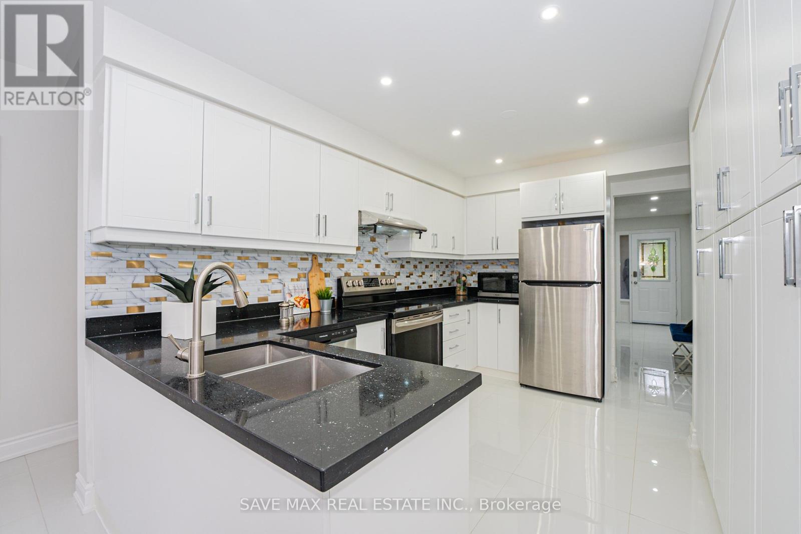 14 Conover Court, Brampton (Brampton South), Ontario  L6Y 3J5 - Photo 4 - W12177311