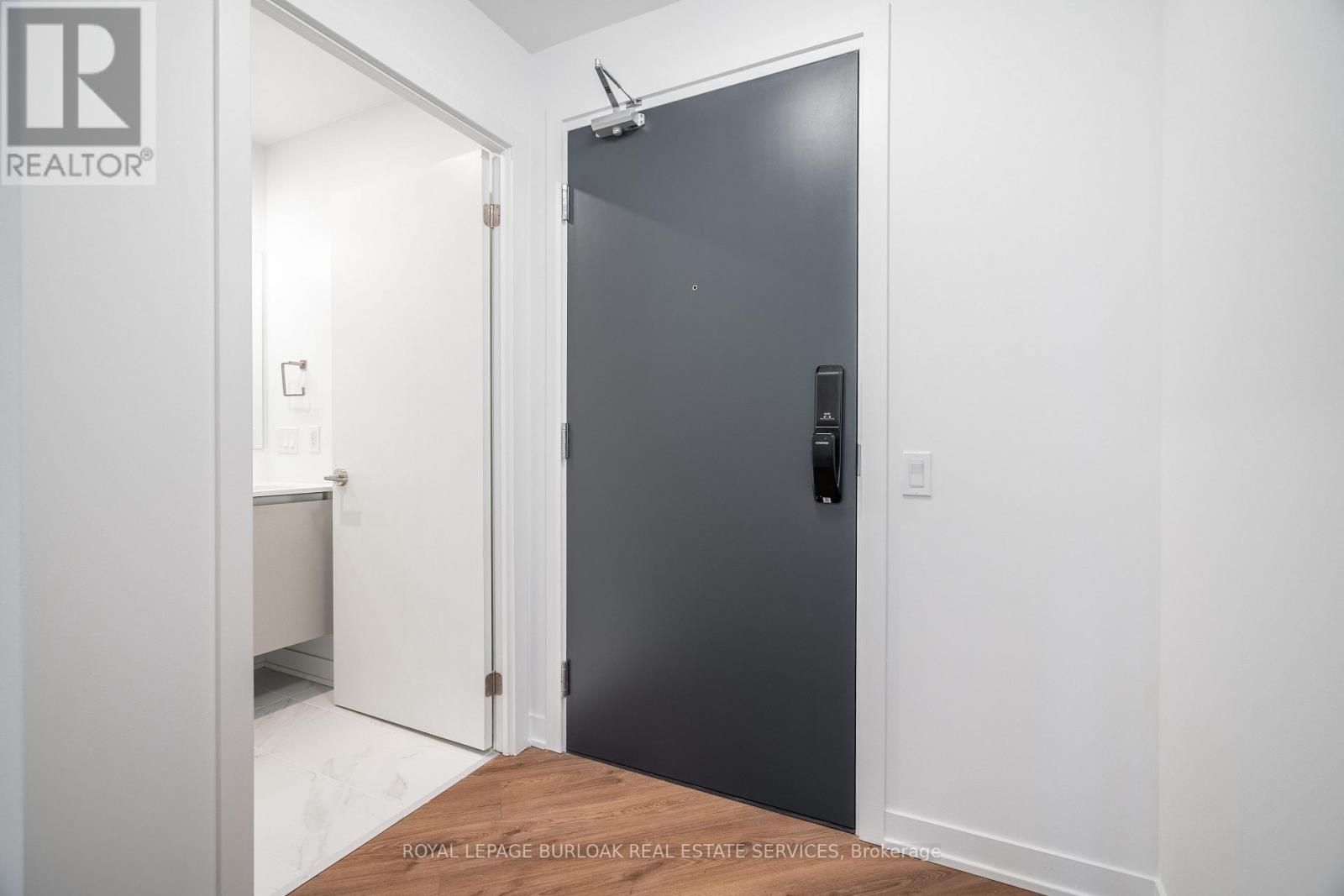 801 - 395 Dundas Street W, Oakville (Go Glenorchy), Ontario  L6M 4M2 - Photo 4 - W12177321
