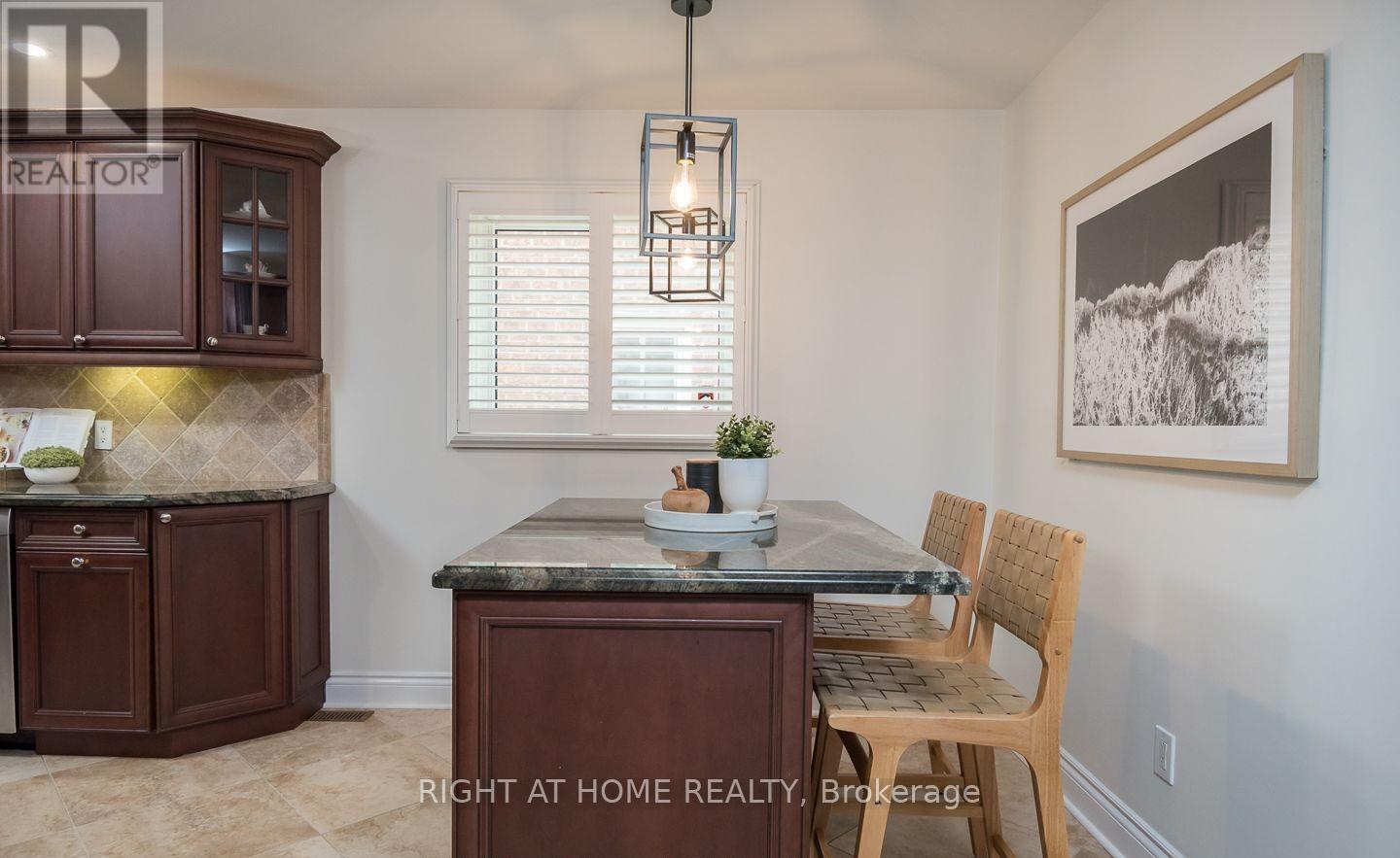 6772 Dolmage Court, Mississauga, Ontario  L5N 4V9 - Photo 18 - W12177334